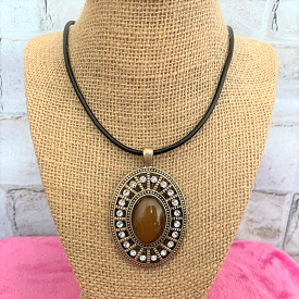 Brown Oval and Gold Pendant Necklace