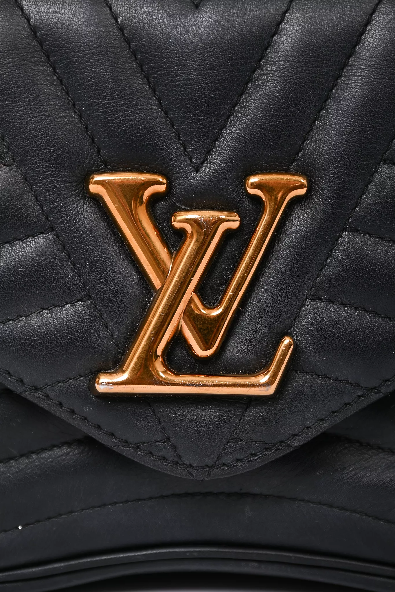 Louis Vuitton 2018 Black Leather 'New Wave' Chain Bag MM