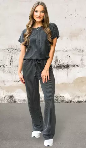 Short Sleeve Top and Pants Two-piece Outfit