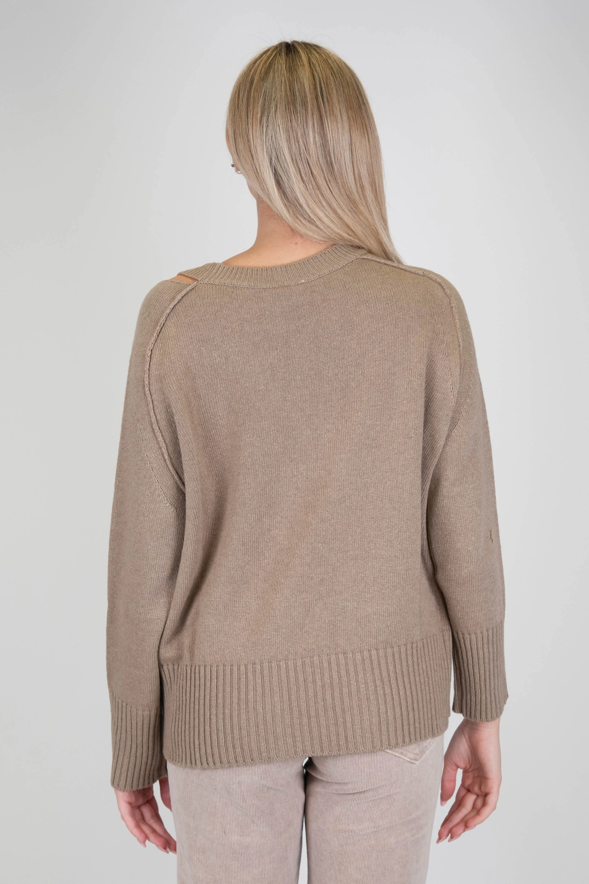 Tensione in - Maglia con foro sulla spalla in misto lana e cashmere